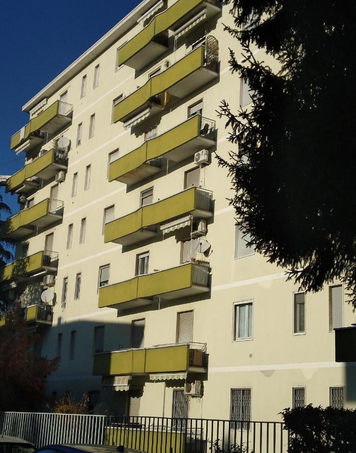 Spazioso Appartamento Parabiago Exteriör bild